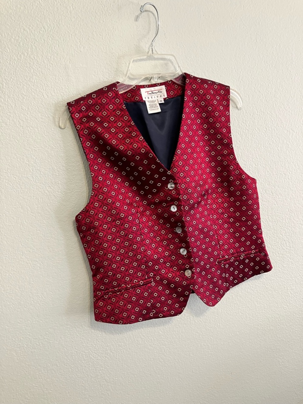 Talbots Petite Ruby Red Pattern Drsign in Size 8.